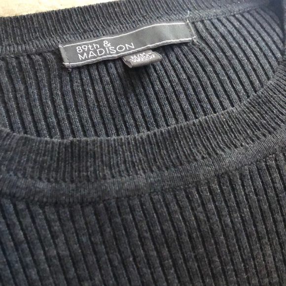 Grey 89th and Madison top - Picture 2 of 3